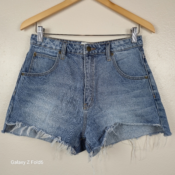 Rolla’s Dusters High Rise Relaxed Denim Shorts Size 29 Cutoff Raw  Vintage Wash - Picture 1 of 8